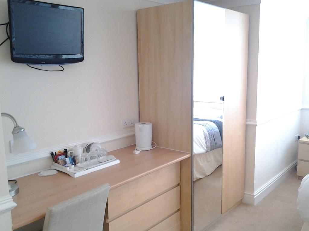 Surrey House Pensión 4*