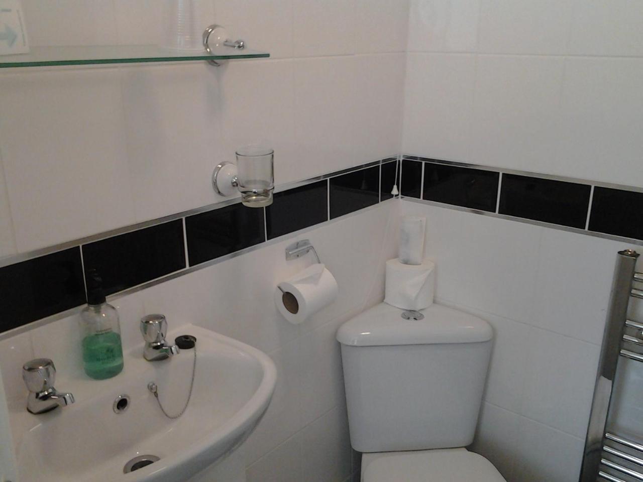 Pensión Surrey House 4*